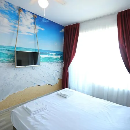 Aqua Marine Summerland Apartament *
