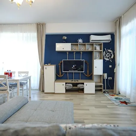 Aqua Marine Summerland Апартаменты